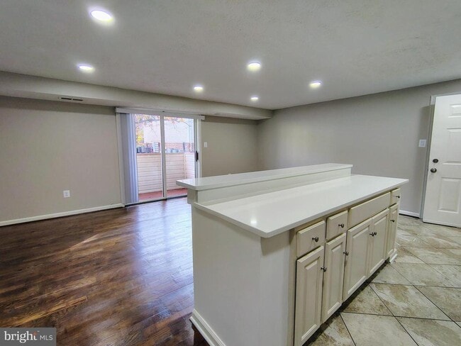 Photo - 12407 Hickory Tree Way Unidad G - 524