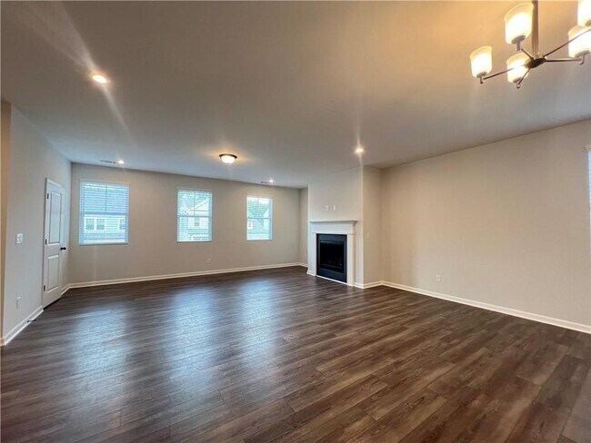 Photo - 2360 Whistler Wy NE