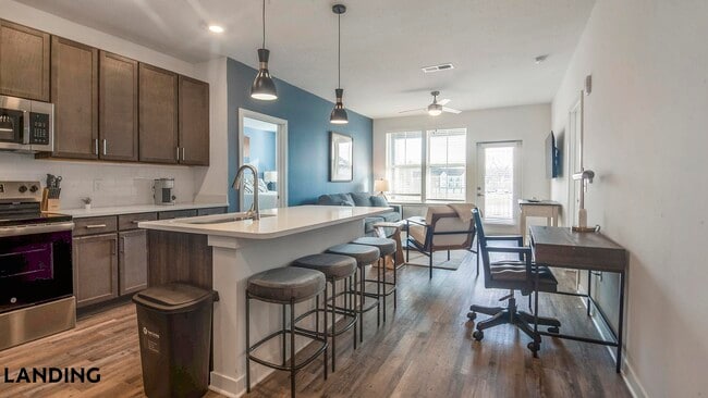 Photo - 4670 Merchants Park Cir Unidad 01-315