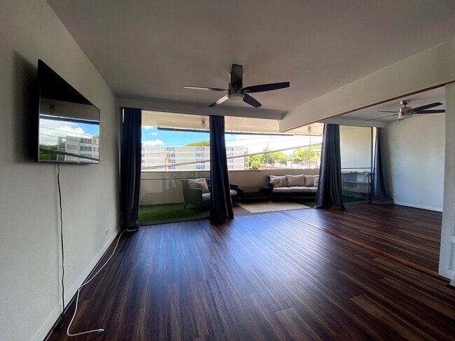 Photo - Emerson Court, Punchbowl Makiki 2 bedroom 1 ba 1 parking pet negotiable 20 lbs less