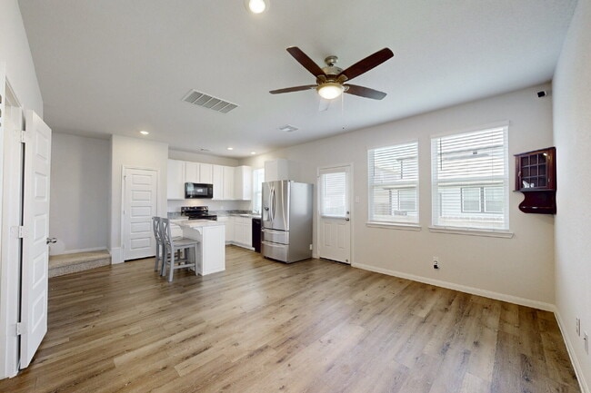 Photo - 2-Bedroom 2.5-Bath, 2 car garage, modern home