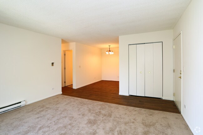 2BR, 2BA - 950SF - Living Room