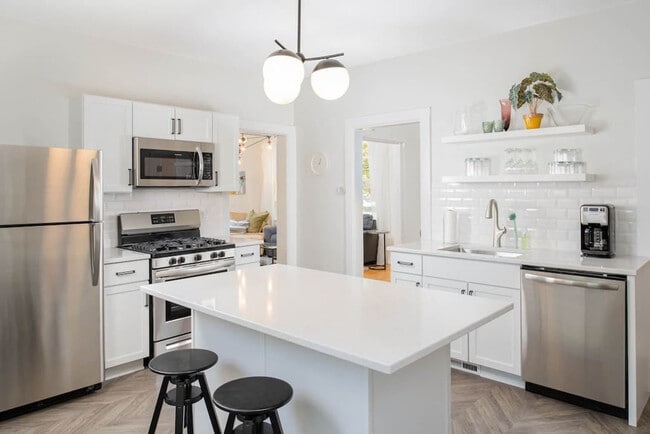 Photo - 308 E Franklin St Unit ID1061646P