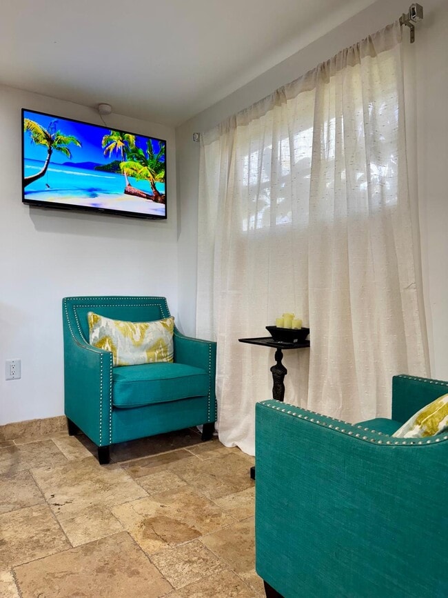 Photo - 2542 Monroe St