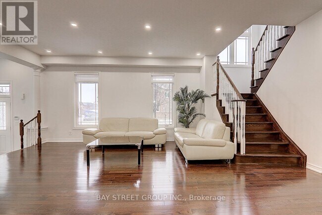 Photo - 201 Bilbrough St