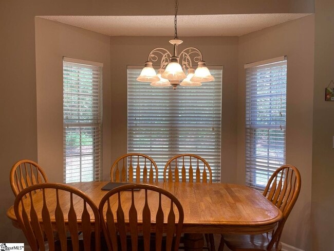 Photo - 619 Heathrow Ct
