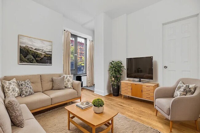 Building Photo - 75 Orchard St Rental