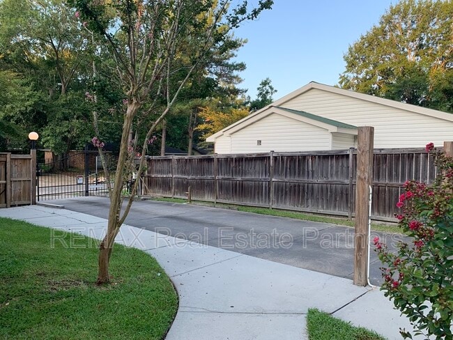 Photo - 121 Lexington Dr Unit #B1