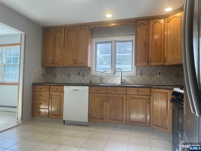 Photo - 27 Whitaker Ave