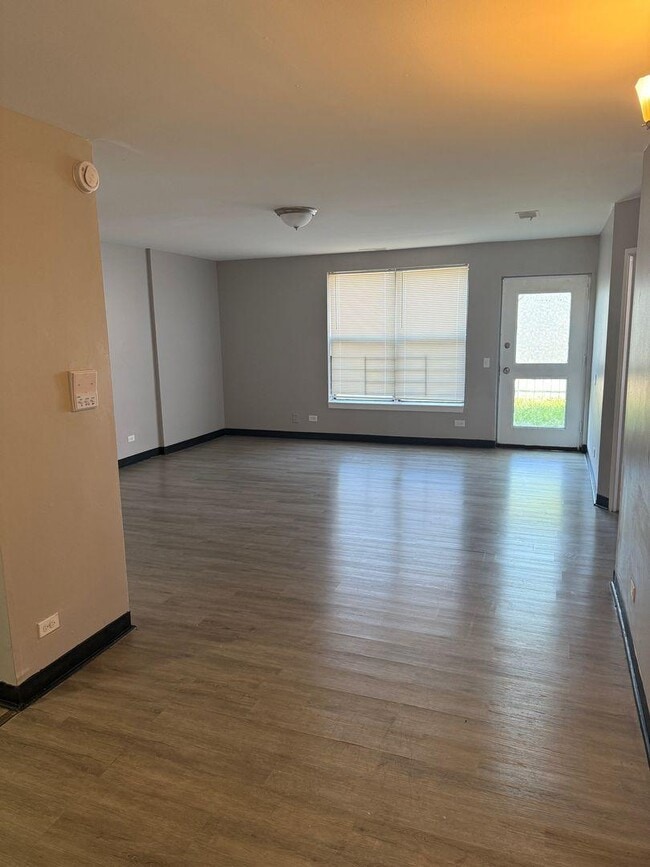 Building Photo - 4 bedroom in Chicago IL 60612 Unit 101