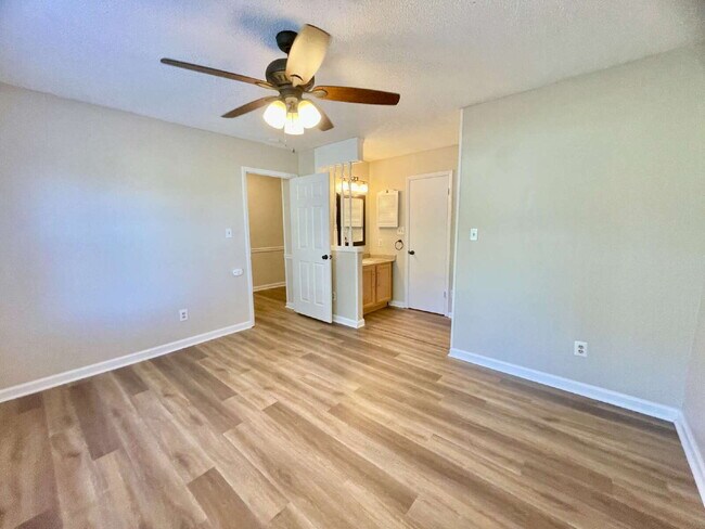 Photo - 3 Bed, 2 Bath Nest In Fayetteville