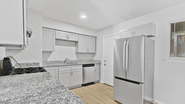 Photo - 1665 Northwood St