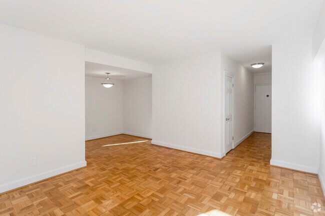 1 BR, 1 BA - 679 SF