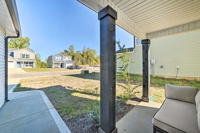 Photo - Pet Friendly Three Bedroom!