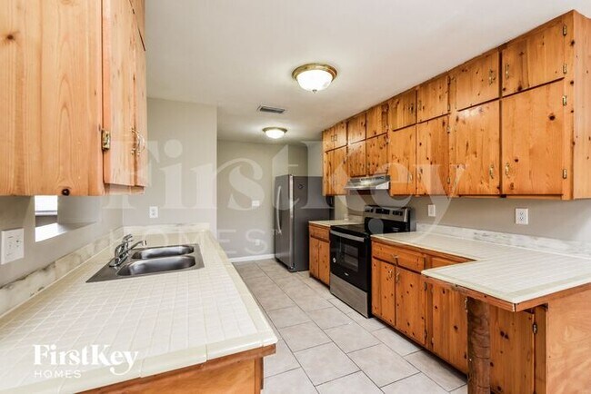 Photo - 1410 NE 5th Ln