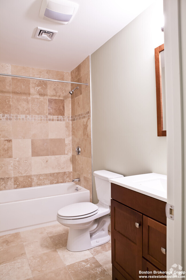Building Photo - 195 W 3rd St Unit 4 Rental