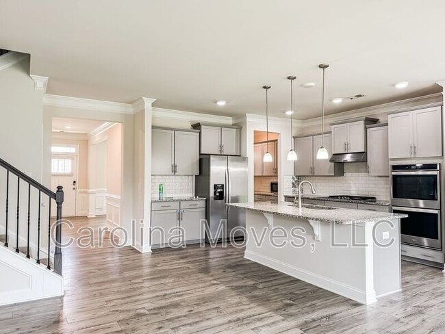 Photo - 400 Raleighwood Ln