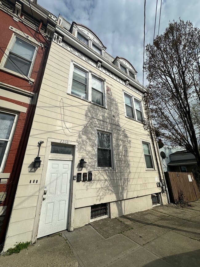 Photo - 2208 Victor St Apartment Unit 3