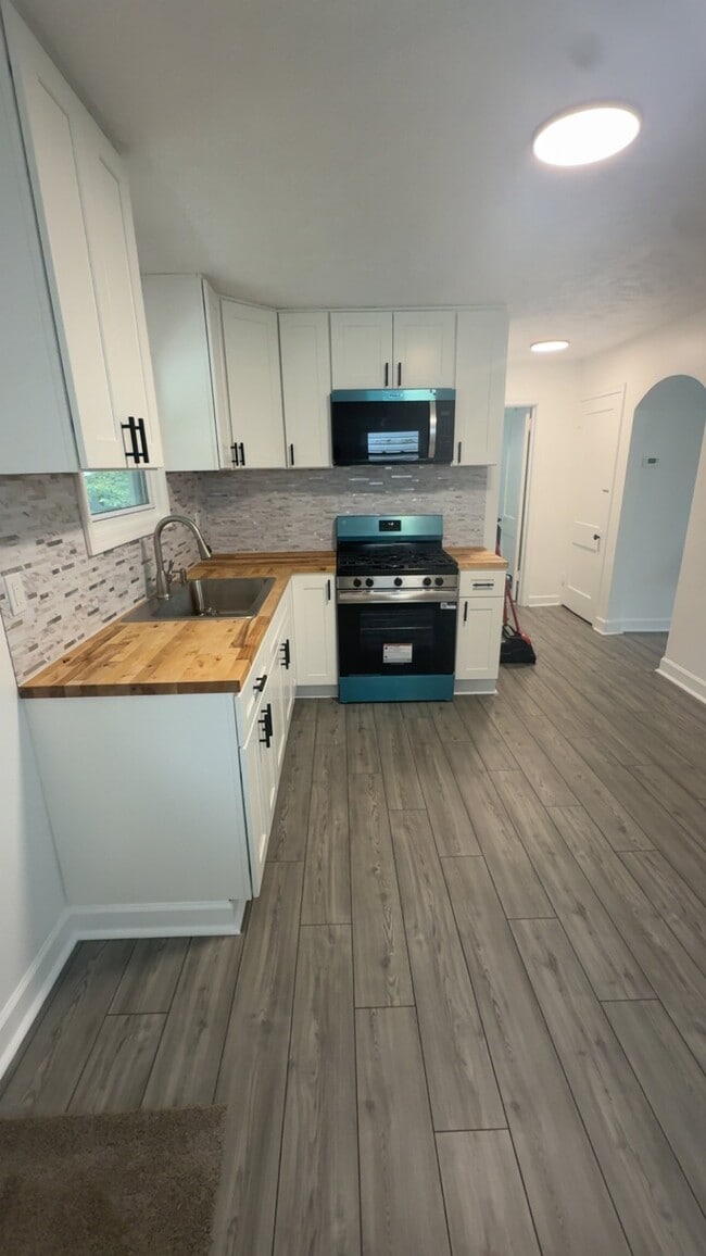 Photo - 2402 W Main St