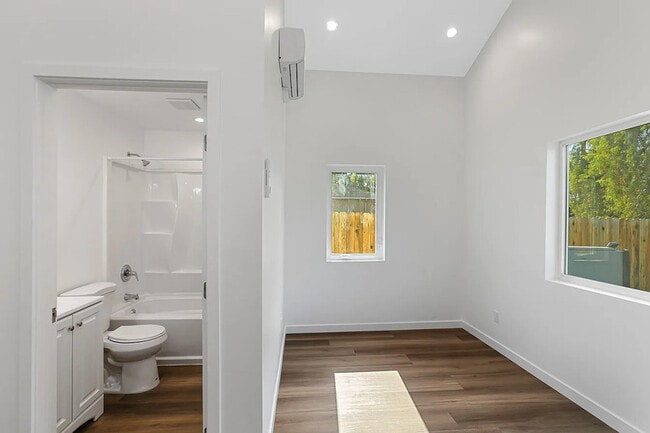 Photo - 420 N Batavia St