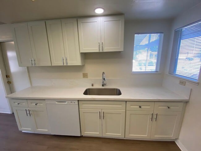 Photo - 3 Bedroom 2 Bath Home In Rosemont