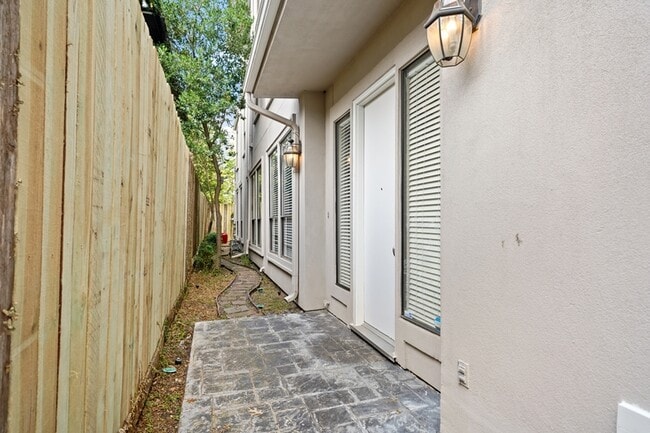Photo - 2304 Albans Rd