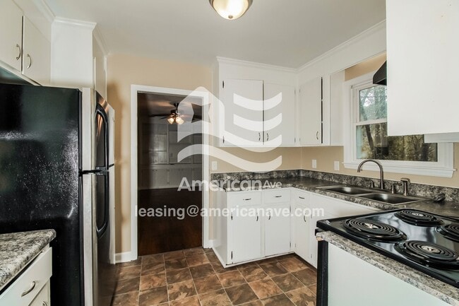 Photo - 2012 Woodtrail Dr