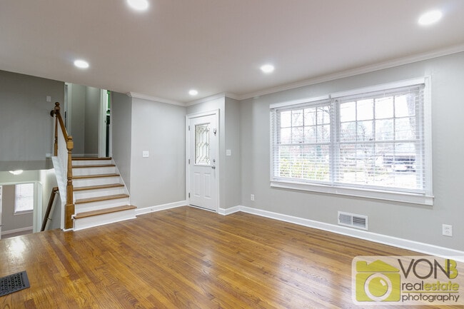 Building Photo - 648 Montclair Dr