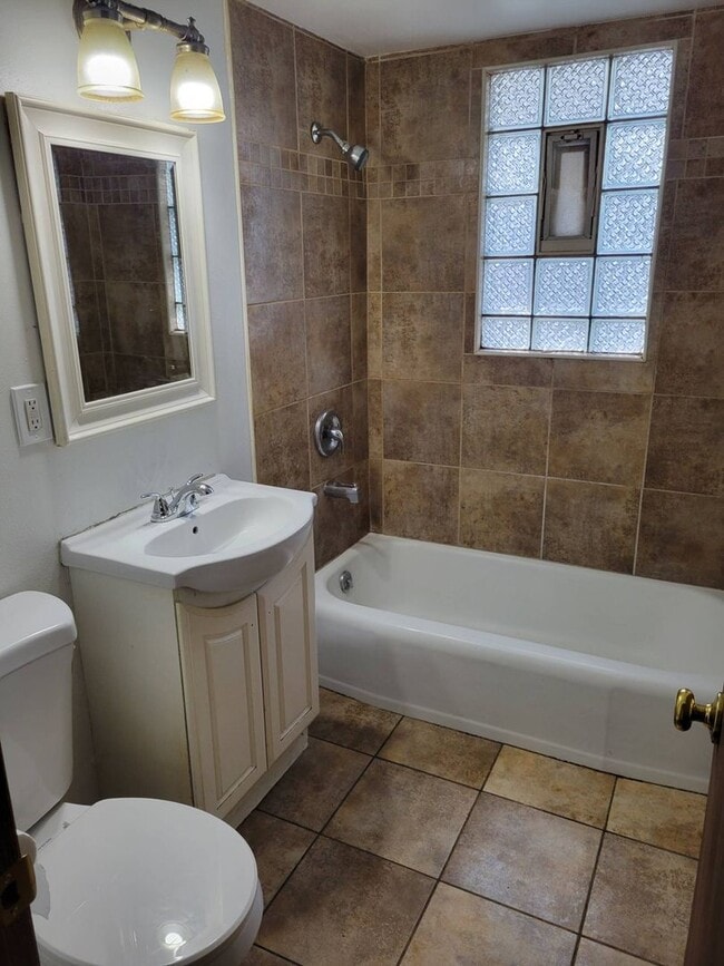 Photo - 6443 N 54th St