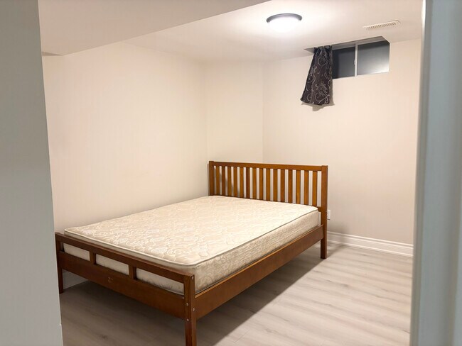 Photo - 2 BED - 2 BATH - MISSISSAUGA - BASEMENT Unit 2