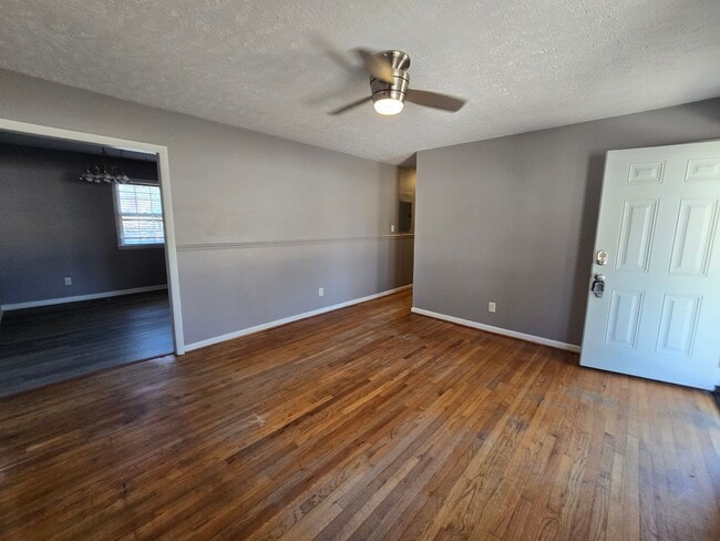 Photo - 733 Ashburton Dr