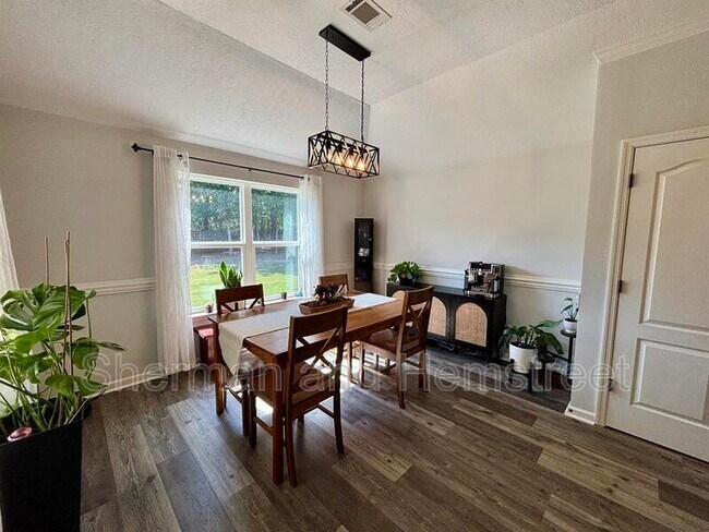 3284 Alexandria Dr
