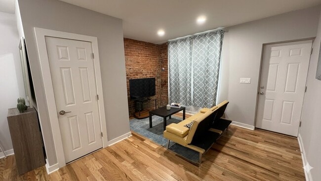 Photo - 1635 Lecount St