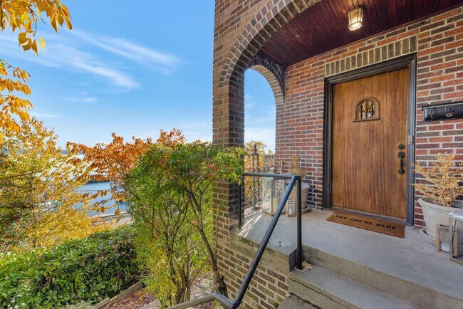 Photo - 327 Lake Washington Blvd