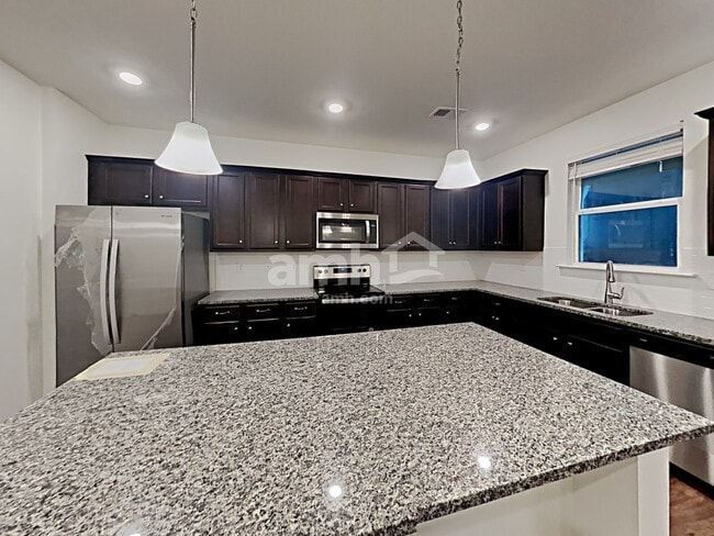 Photo - 425 Levon Ct