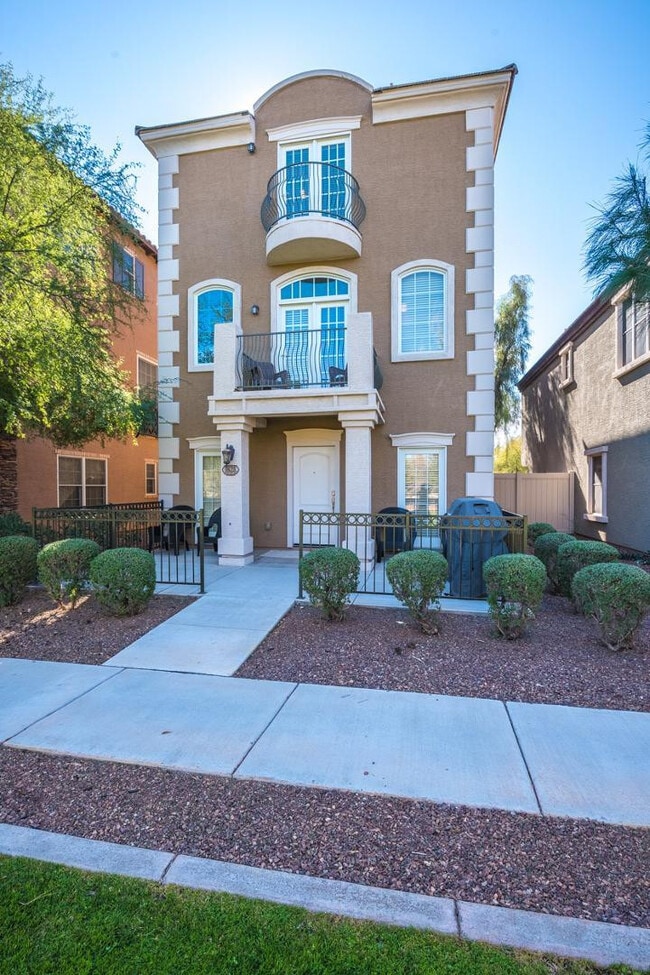 Building Photo - 1628 E Canyon Creek Dr