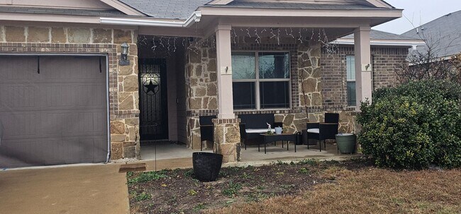 Photo - 211 W Mockingbird Ln