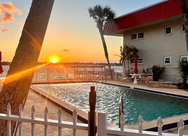 Building Photo - 2901 N Halifax Ave Unit 212