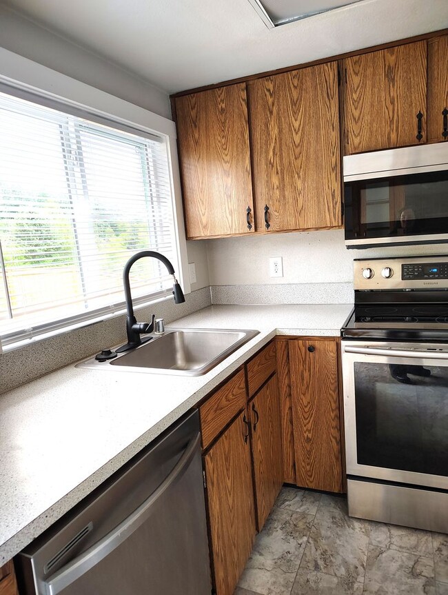 Photo - ### KENT HOUSE/DUPLEX in friendly neighborhood ###