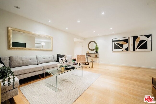 Photo - 645 Westmount Dr Unidad 211