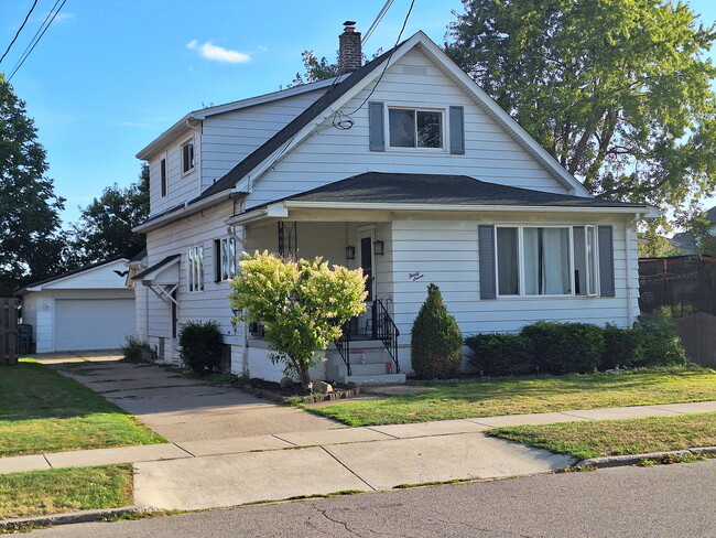 Building Photo - 37 Hawro Pl Unit Upper Rental