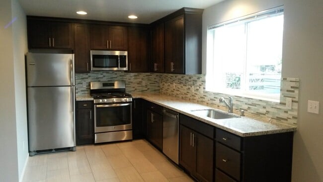 Photo - Charming SE Bungalow 3 Bed 2 Bathroom with Washer & Dryer Unidad #A