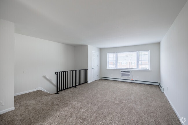 2BR, 1.5BA - 944SF - Living Room