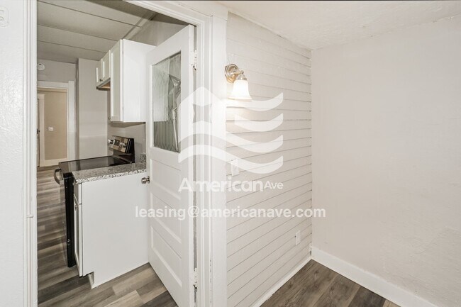 Photo - 1735 Joffre Ave