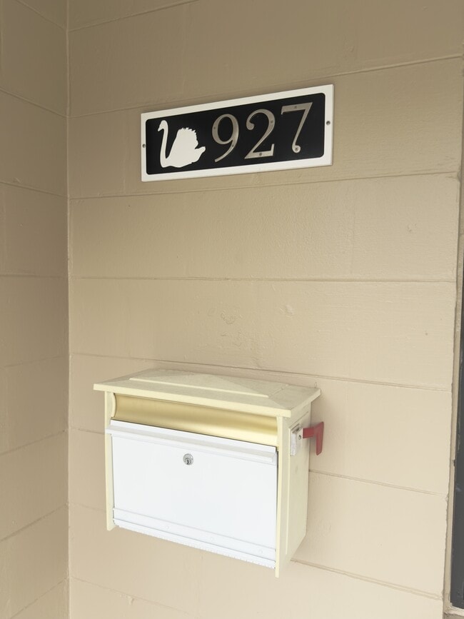 Photo - 927 E Walnut St