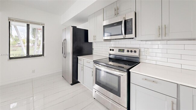 Photo - 220 SW 8th Ave Apartment Unit 2