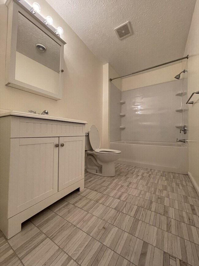 2092 W 42nd St