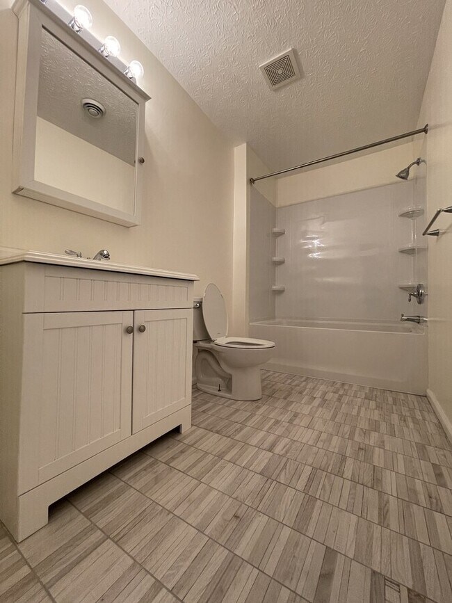 Photo - 2092 W 42nd St