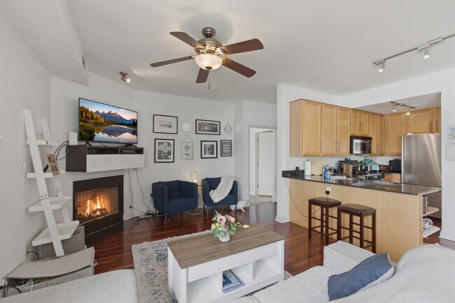 Photo - 2158 W Grand Ave Unit 501