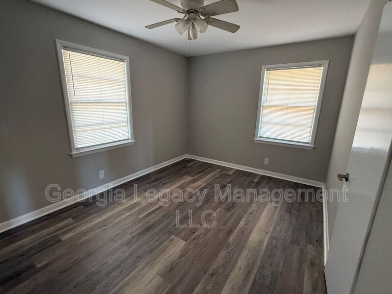 Photo - 468 Taylor St